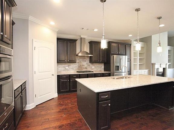 4th image of 11608 Waterbury Ln