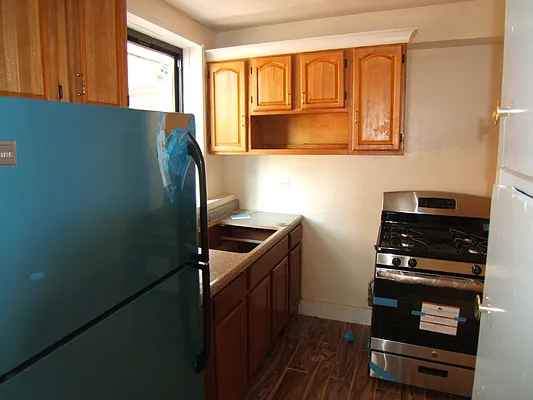 Rented by Joel Weisz, LREB | media 22