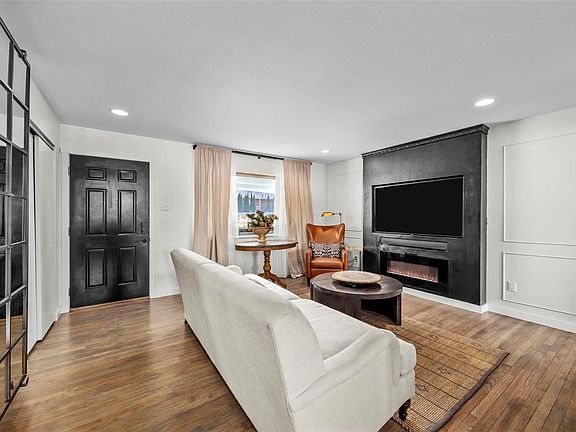3rd image of 4127 Lockport Dr