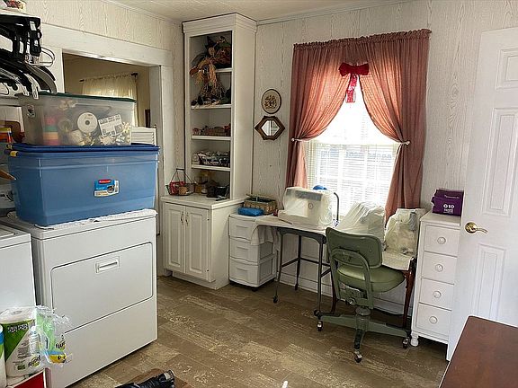 Laundry/Craft Room