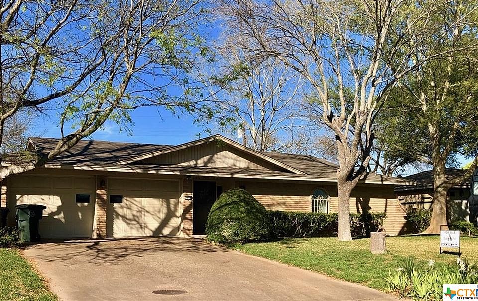 1st image of 2710 Pin Oak Dr
