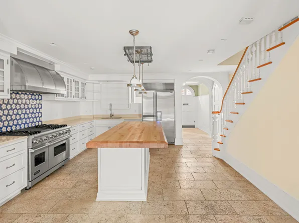 522 East 89th Street image 8 of 41