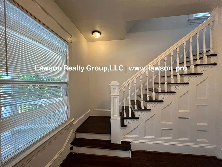 1208 Chapman Ave SW — Photo 8