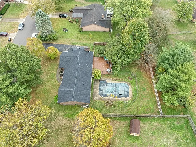 2401 Kewanna Ln — Photo 38