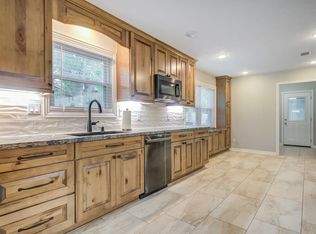 3113 Timber Ln, Dickinson, TX 77539