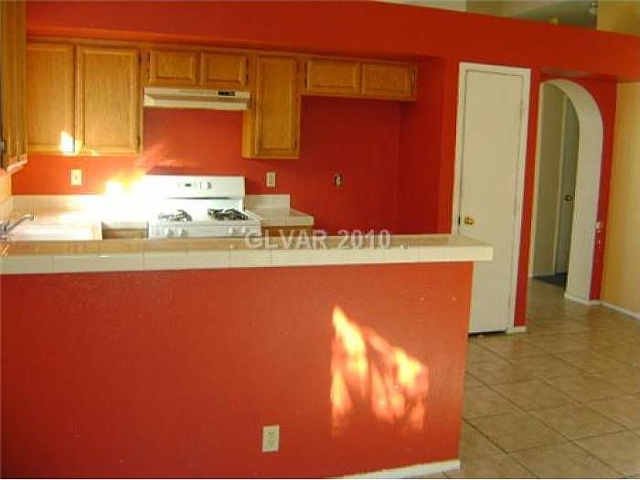 2nd image of 914 Stetson Dr