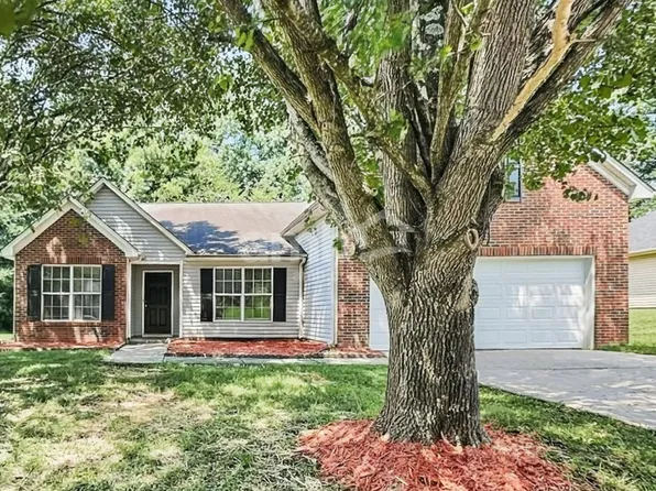 10921 Gardenia St, Charlotte, NC 28215