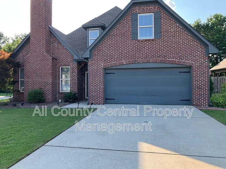 1001 Aronimink Dr — Photo 1