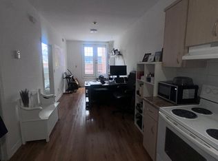 198 Augusta Ave #1, Toronto, ON M5T 2L6