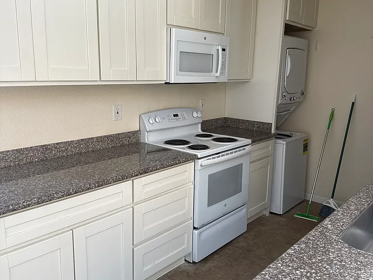 1074 Marina Dr — Photo 3
