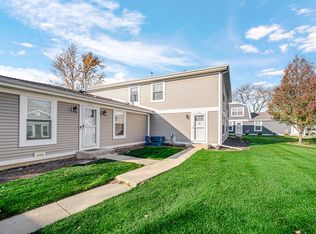 315 Farmingdale Cir, Vernon Hills, IL 60061