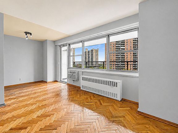 2nd image of 2925 W 5th St APT 7D