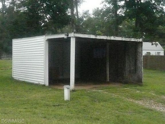 3rd image of 208 Niepoth St