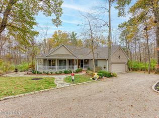 1019 Wooded Lake Dr, Simpsonville, KY 40067