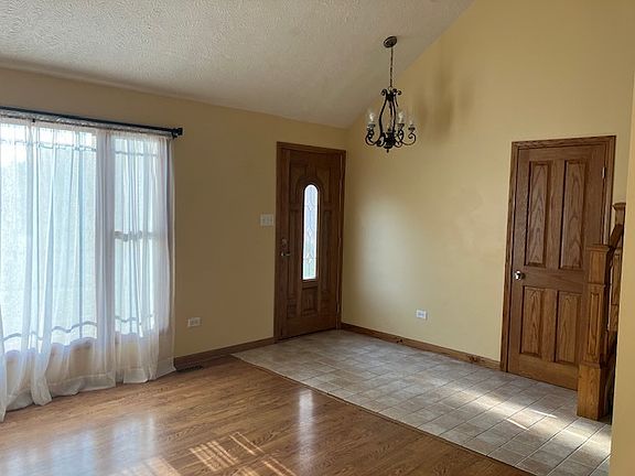 3rd image of 1606 Timberline Dr