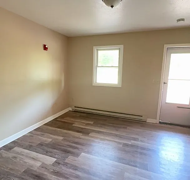 434 Russell Rd — Photo 3