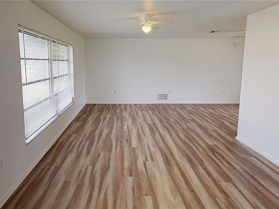 2nd image of 251 E Tarpon Blvd