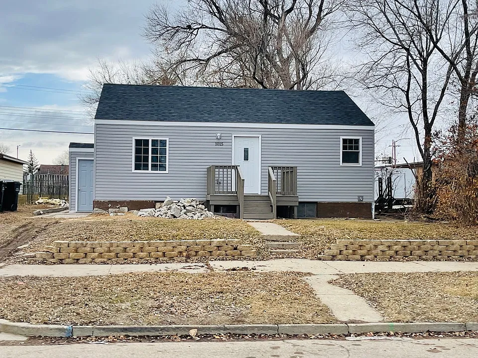 1015 8th Ave W