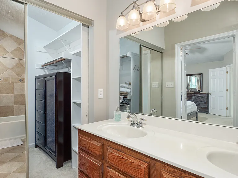7555 Crickwood Ln — Photo 21