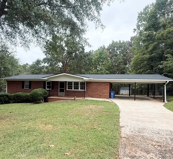 3 bed, 1.5 bath, 1600 sqft, $1,950 — Photo 2