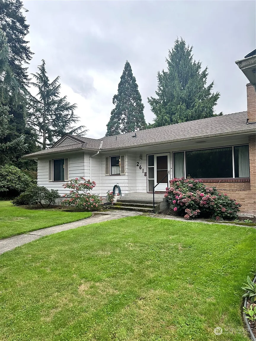 2618 David Court E photo 1