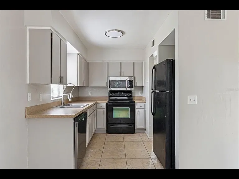 46 N Fairfax Ave #40 — Photo 8