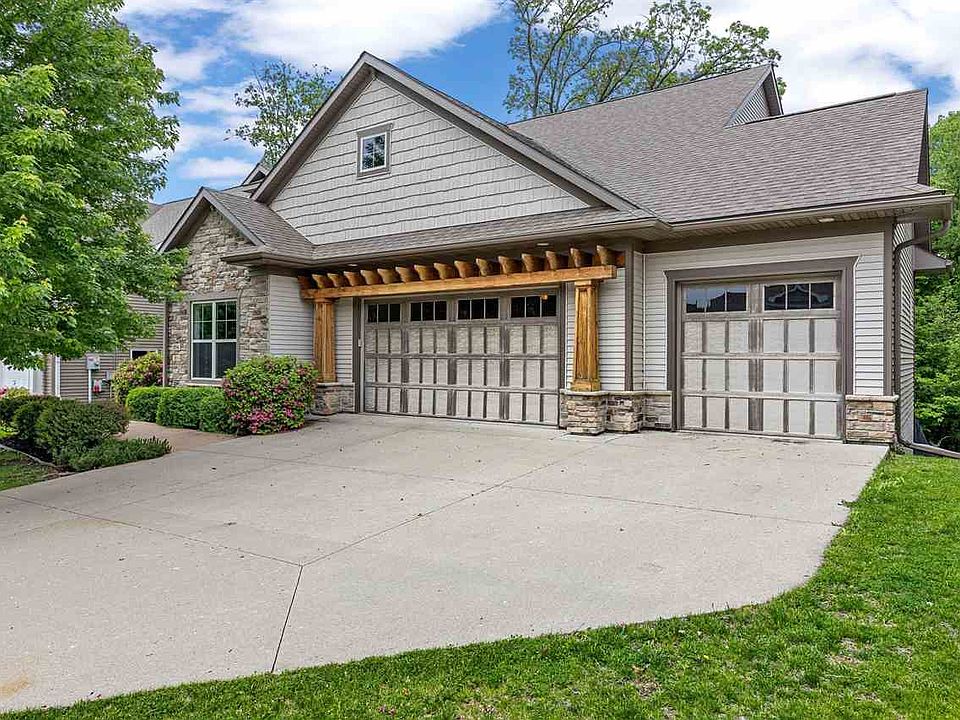 1st image of 856 Sugar Loaf Cir