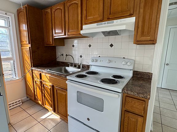 3rd image of 38 Essex St
