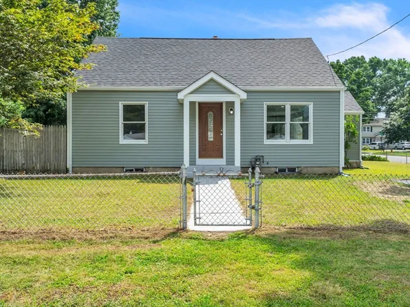 43 Lang St, Springfield, MA 01104