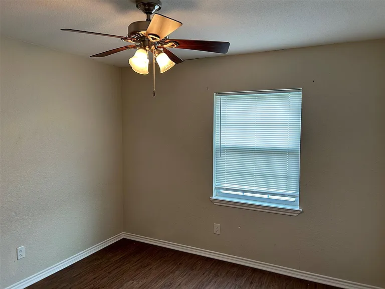 5602 Sundown Ln — Photo 8