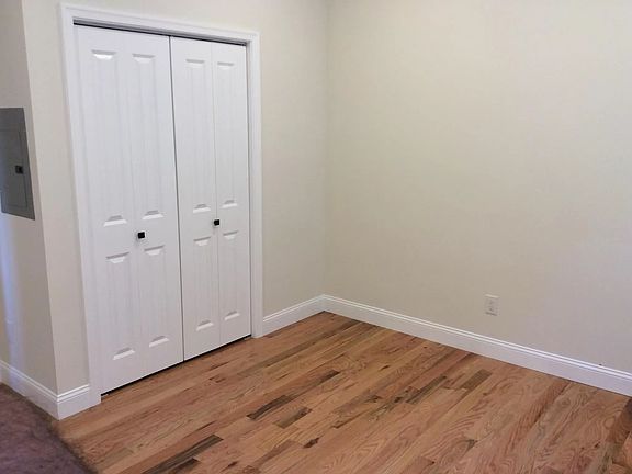 3rd image of 2533 Poplar St Floor 1