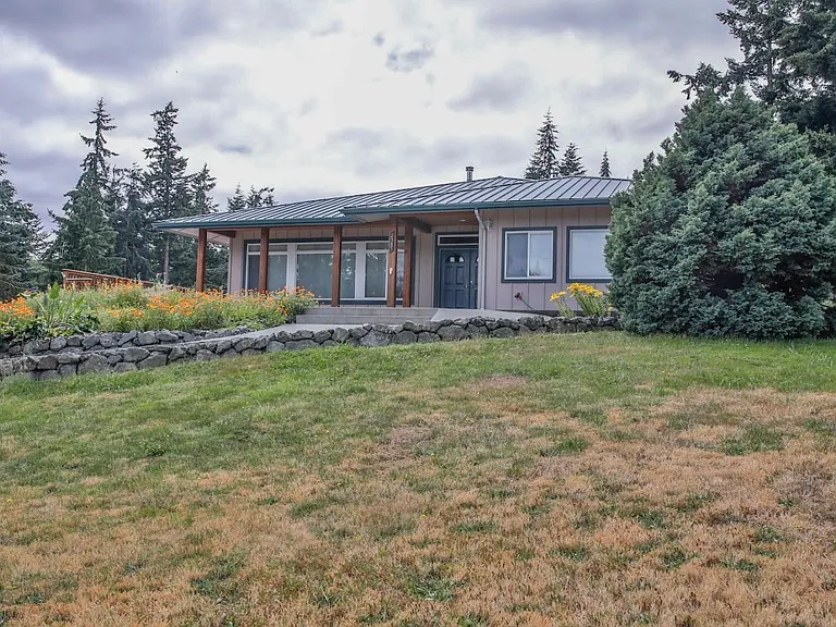 2385 Lake Forest Dr — Photo 3