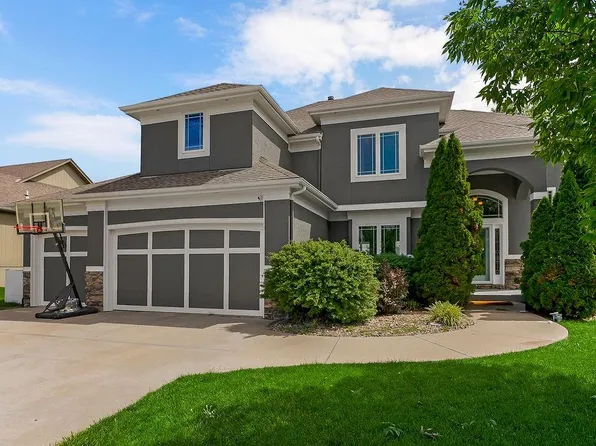 405 NE Woodpark Ln, Lees Summit, MO 64086