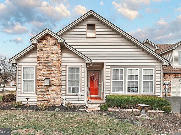 2nd image of 21 Longhorn Ln