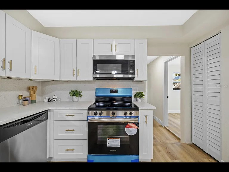 1206 E Osborne Ave — Photo 1