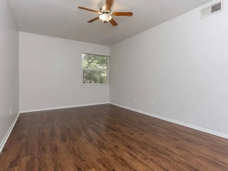 500 W Lamar St McKinney, Tx. 75069 — Photo 9