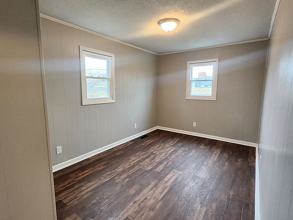 4th image of 2241 E Fairview Ave