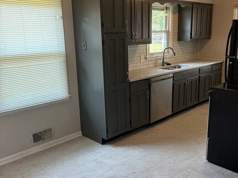 420 Dawnlee Ave — Photo 2