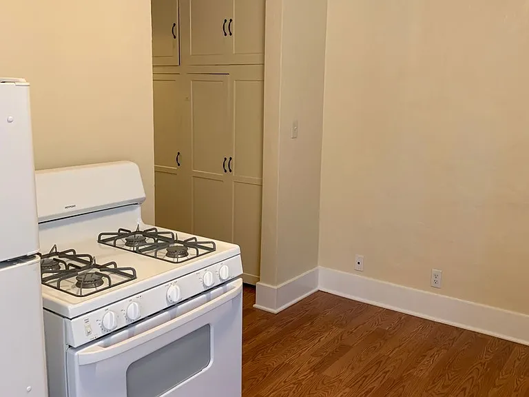 Cortez Hills: Large studio ready for immediate move in! — Photo 13