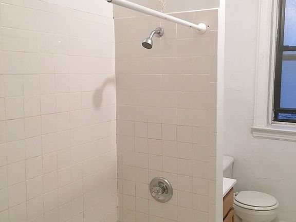 4th image of 3151 Broadway APT 6D