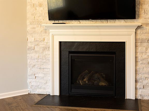 4th image of 540 Craftsman Ln
