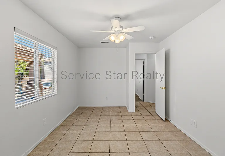 3039 E Hononegh Dr — Photo 4
