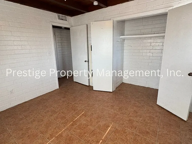 2201 E Grant Rd #19 — Photo 10
