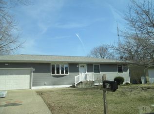 114 Maple Dr, Mediapolis, IA 52637