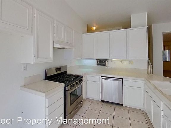 4th image of 14 Iroquois Ct