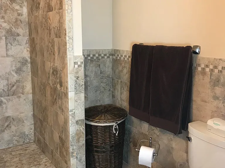 2nd bath Rm-3