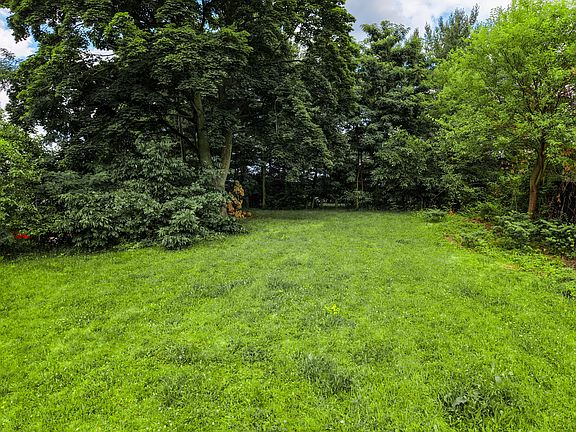 5th image of 25 Oakdale Ave