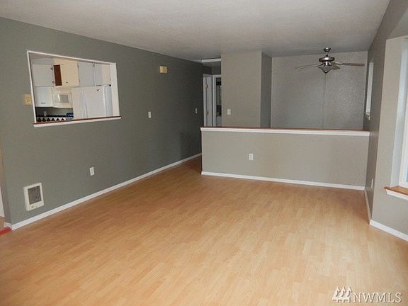 4th image of 12623 216th Avenue Ct E