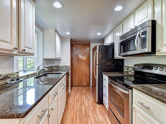 4th image of 811 142nd Pl SE