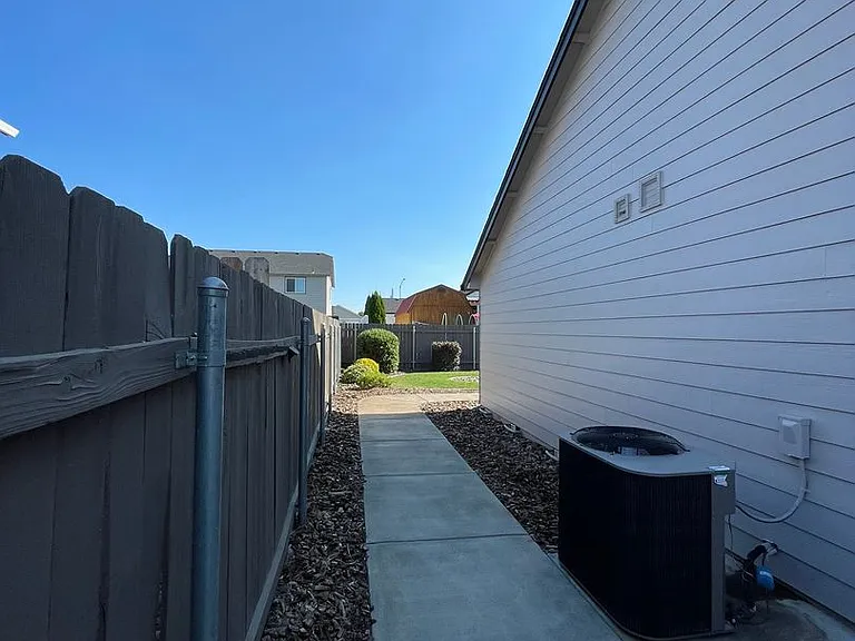 609 S Harborview St — Photo 3